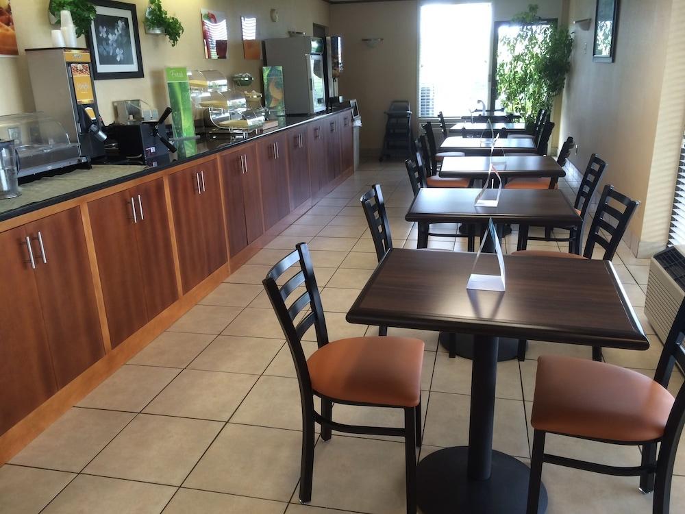 Quality Inn Manning I-95 photo 23
