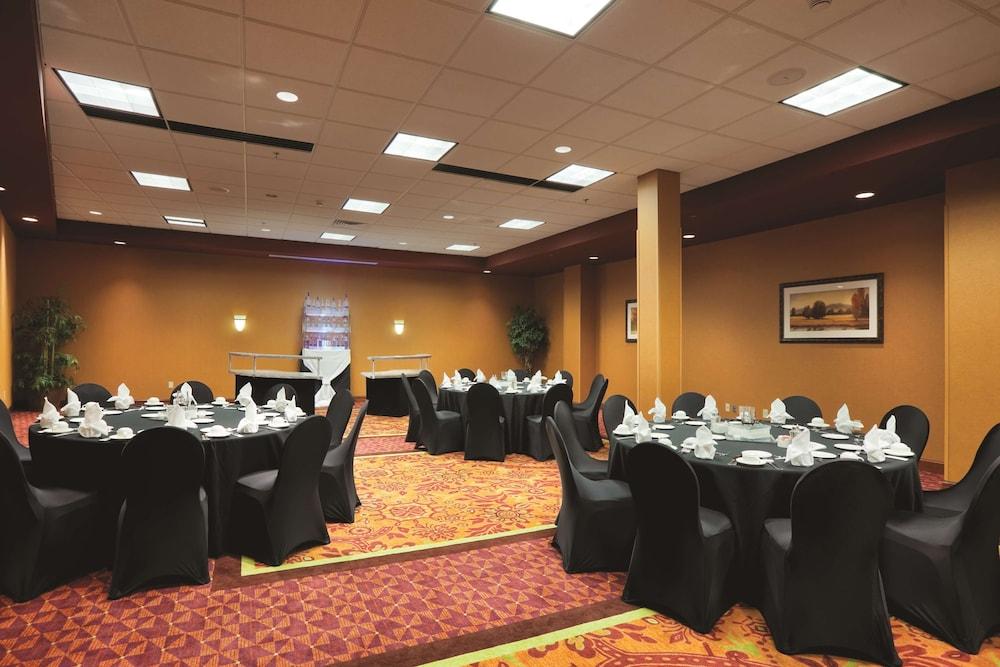 Embassy Suites by Hilton E Peoria Riverfront Conf Center photo 41