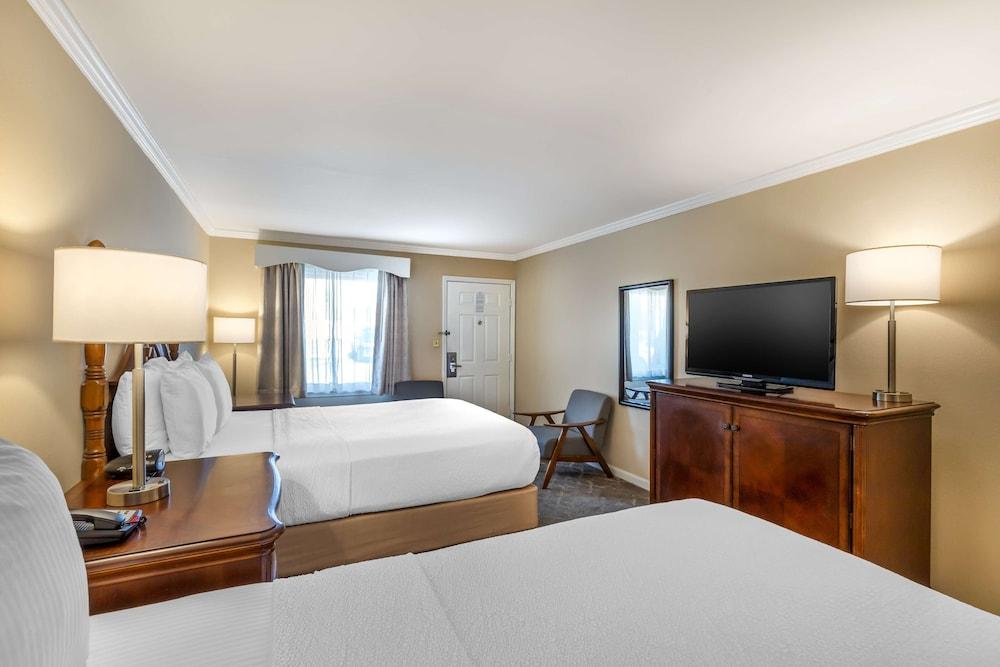 Best Western Plus Santee Inn photo 6