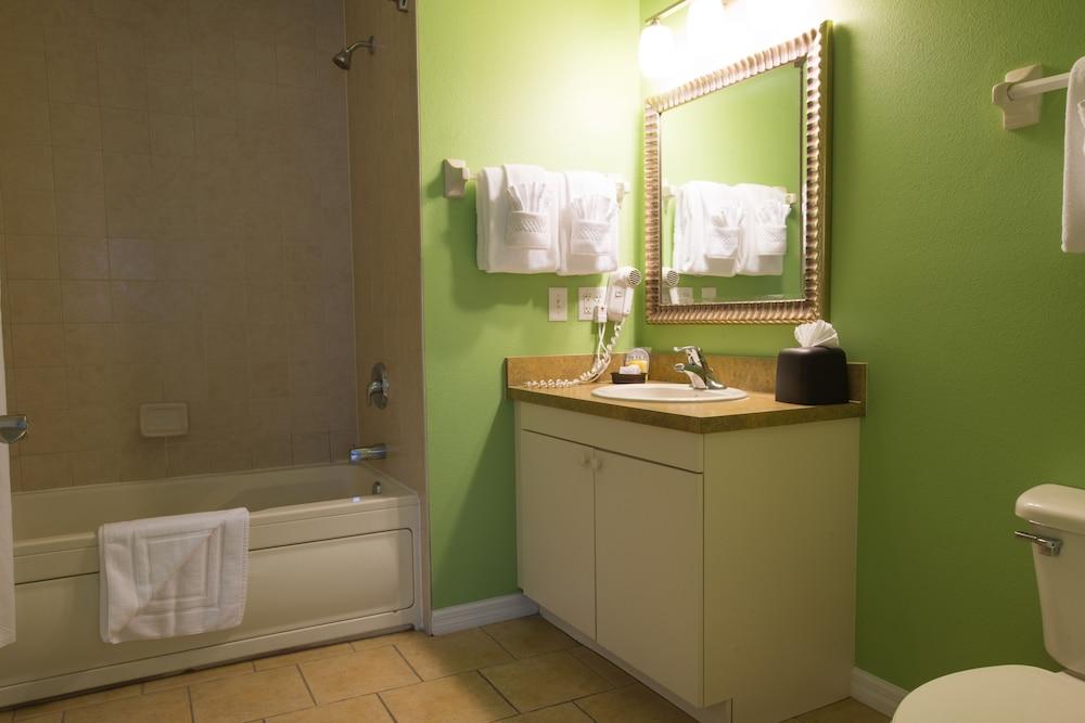 Barefoot Suites photo 56