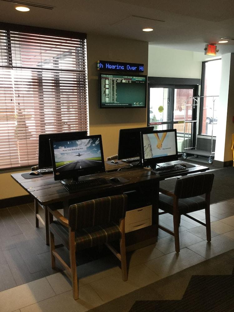 Radisson Hotel Detroit Metro Airport photo 31