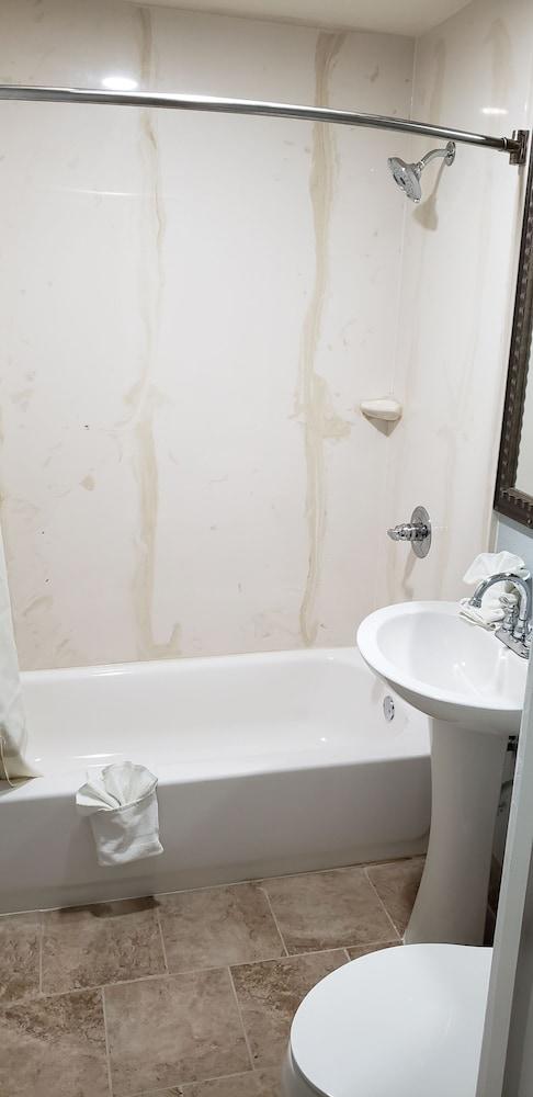 Regency Inn photo 4