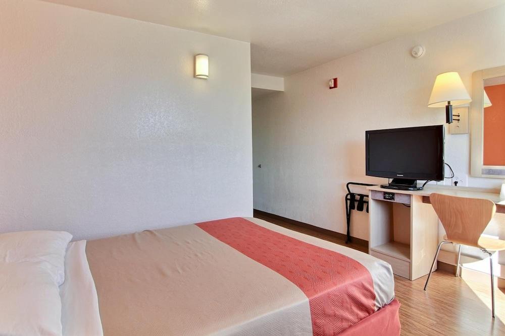 Park Inn by Radisson, Fargo West Acres photo 36