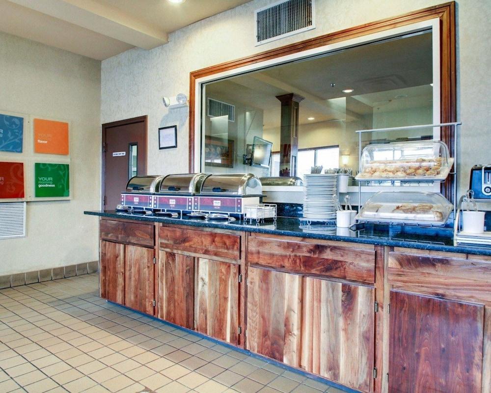 Clarion Suites Vidalia Riverfront photo 23