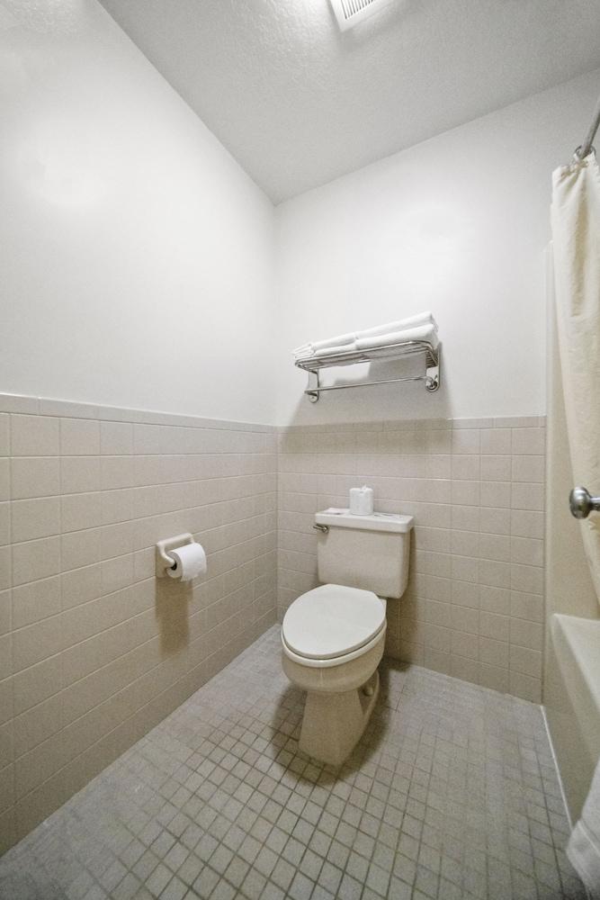 Executive Inn Cass City photo 6