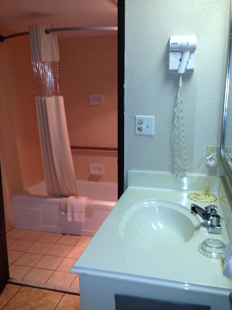 Executive Inn photo 2