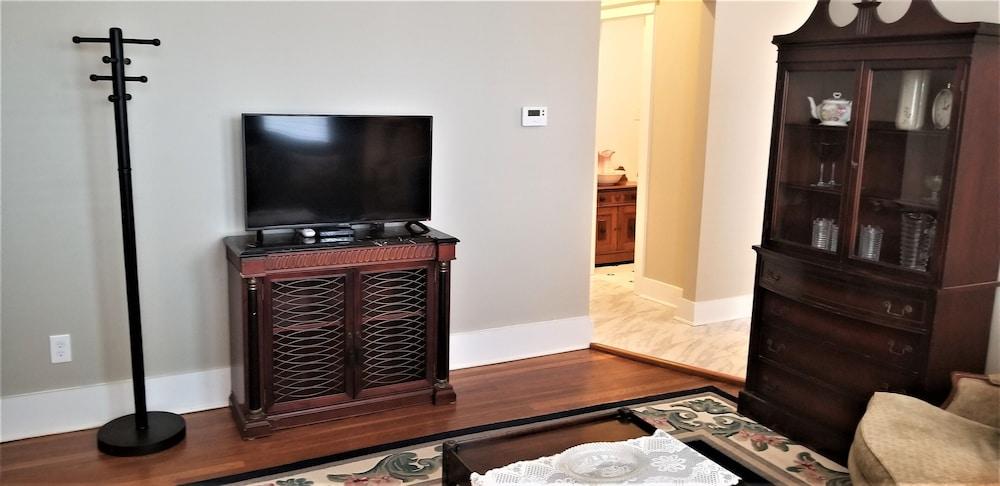 Belvedere Manor photo 33