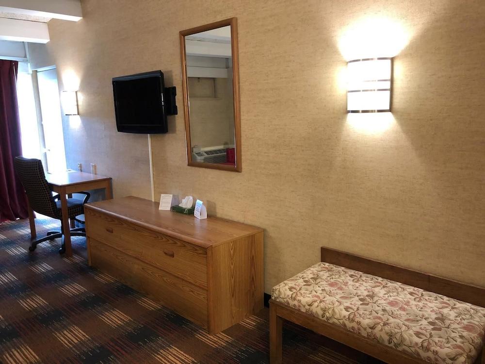 Red Carpet Inn North Syracuse photo 12