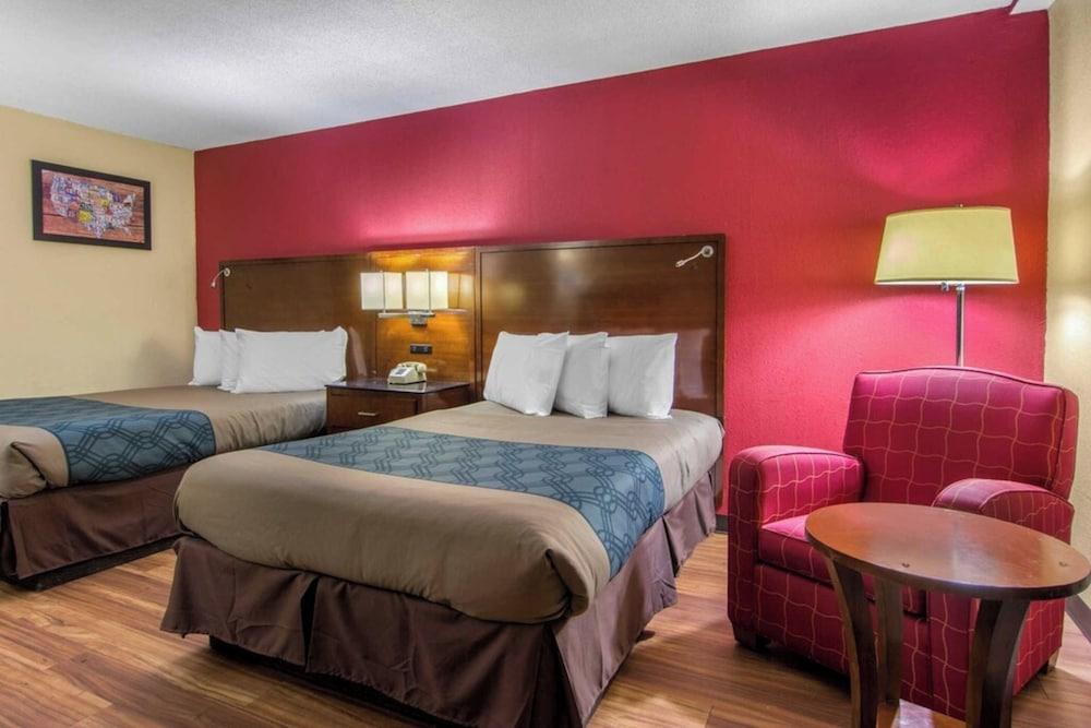Forsyth Inn & Suites — hotel in Forsyth