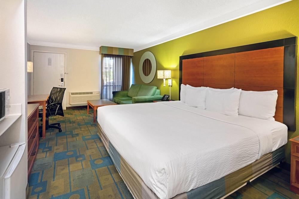 Travelodge by Wyndham Phoenix North photo 10