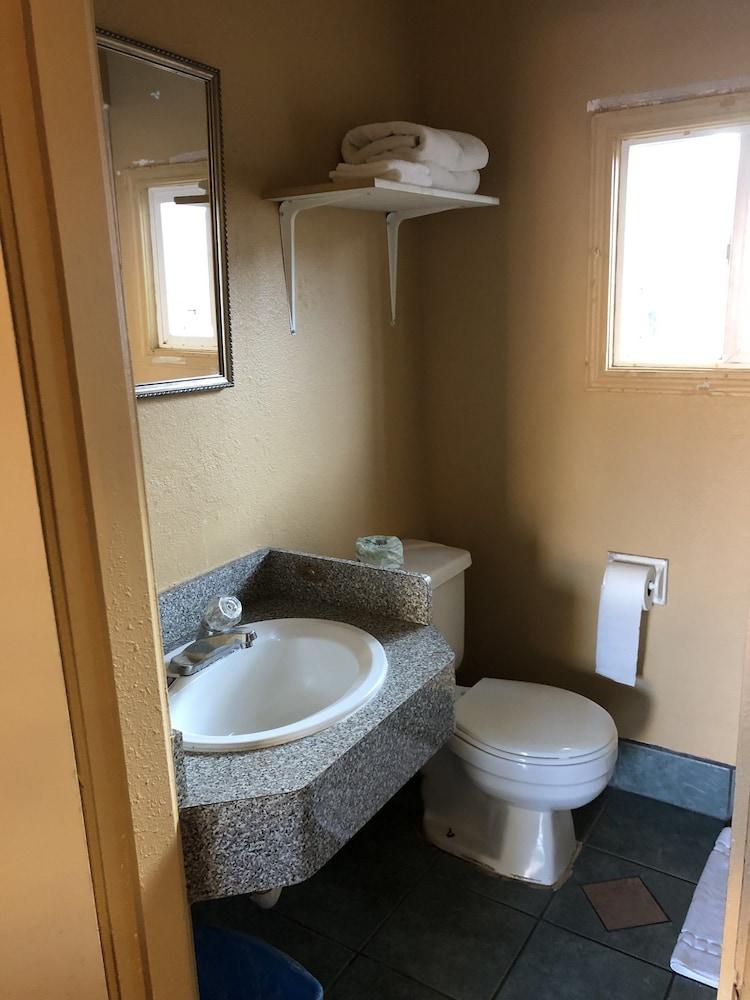 Capri Motel photo 8