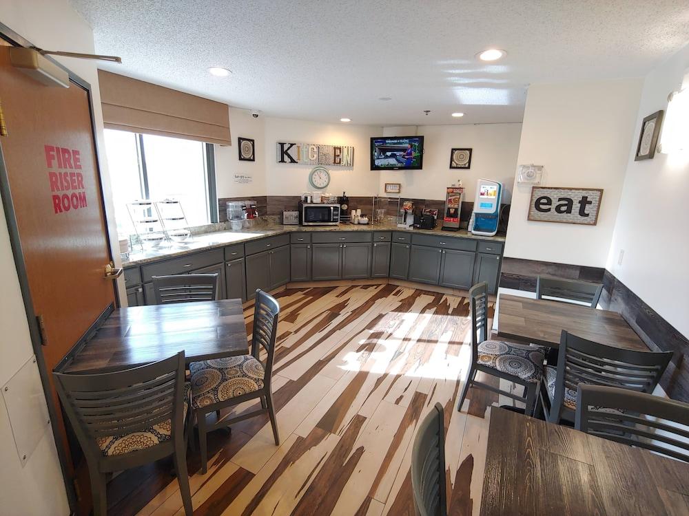 Baymont by Wyndham Fort Collins photo 13
