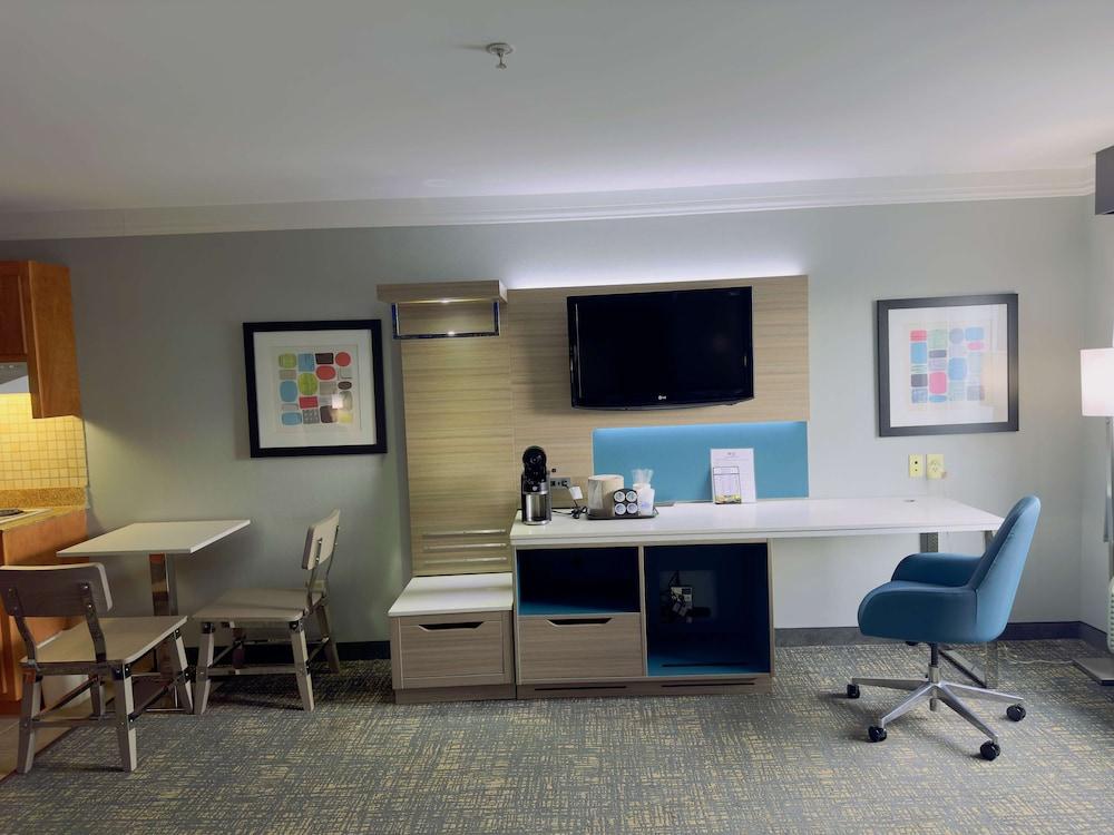 Best Western Plus Glen Allen Inn photo 10