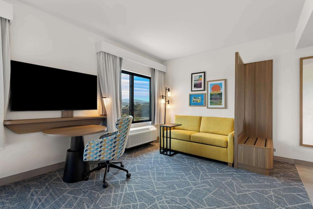 Hampton Inn & Suites Corona, Ca photo 13