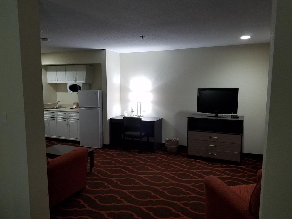 Baymont by Wyndham Grovetown Augusta photo 61