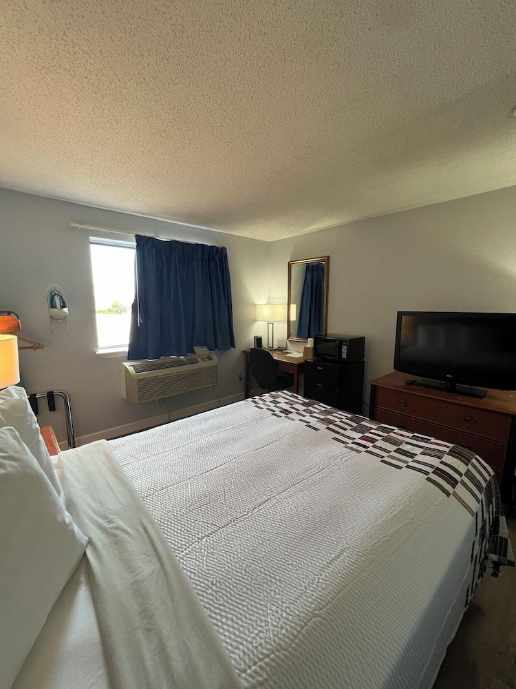 Economy 7 Inn - Norfolk photo 27