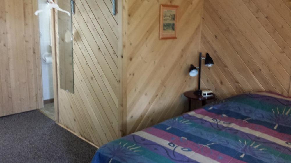 Bear Paw Inn photo 2