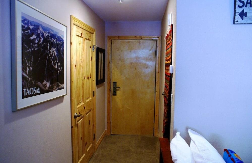 Snakedance Condominiums photo 13