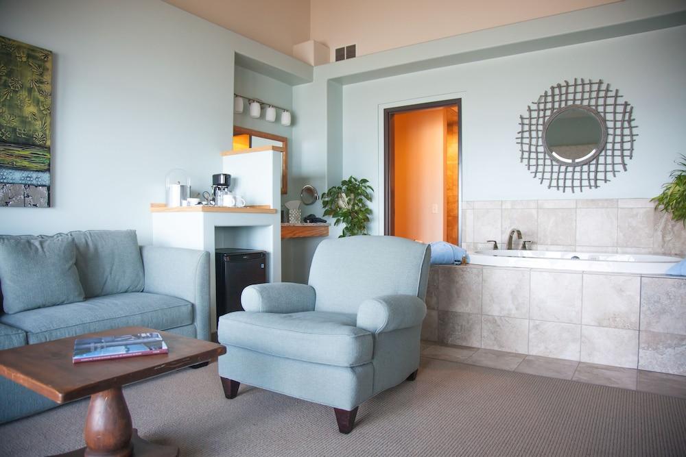Blue Wave Inn photo 41