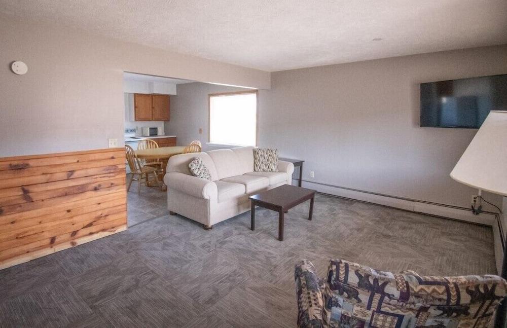 Superior Motel & Suites photo 6