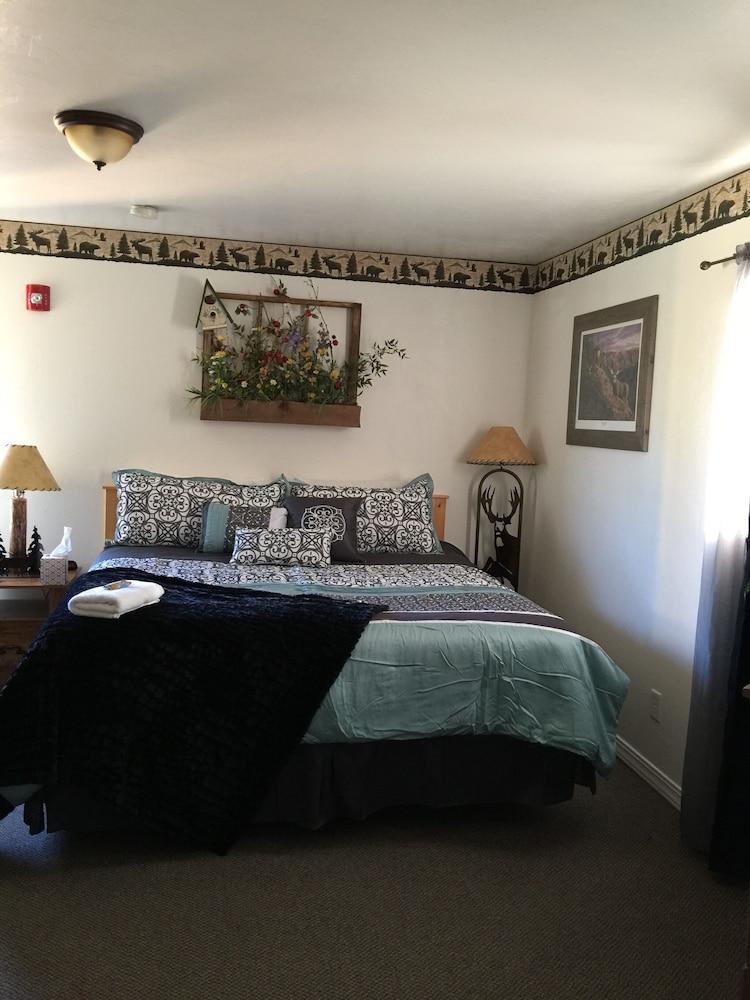 Rustic Inn Motel photo 97