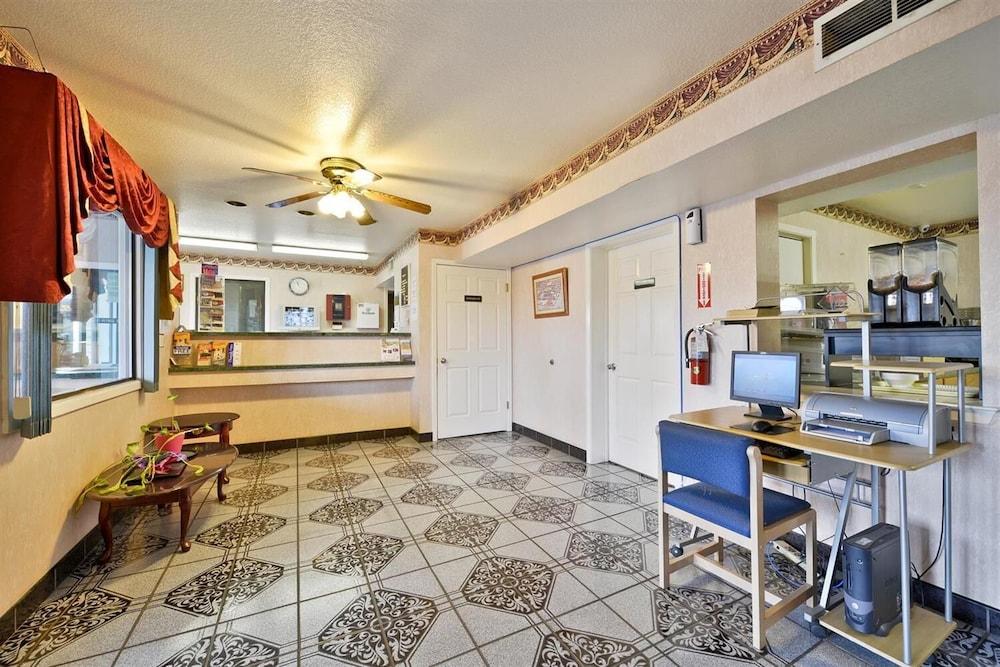 Budget Inn photo 18