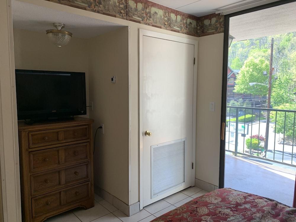 Oak Square Rentals photo 9