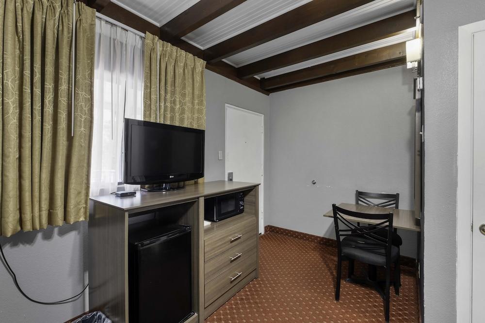Budget Lodge Ruidoso photo 40