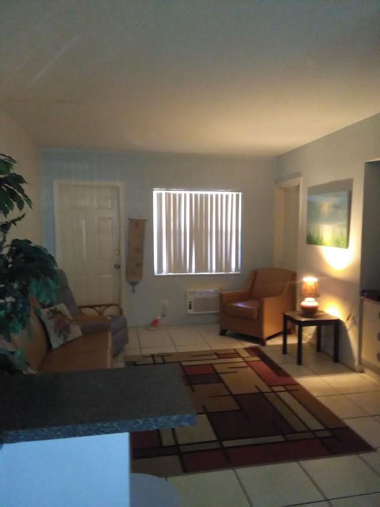 Swashbuckler Motel photo 9
