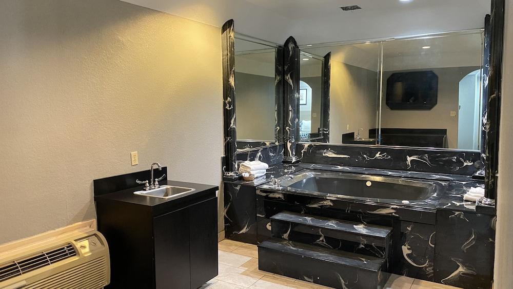 Island Suites photo 36