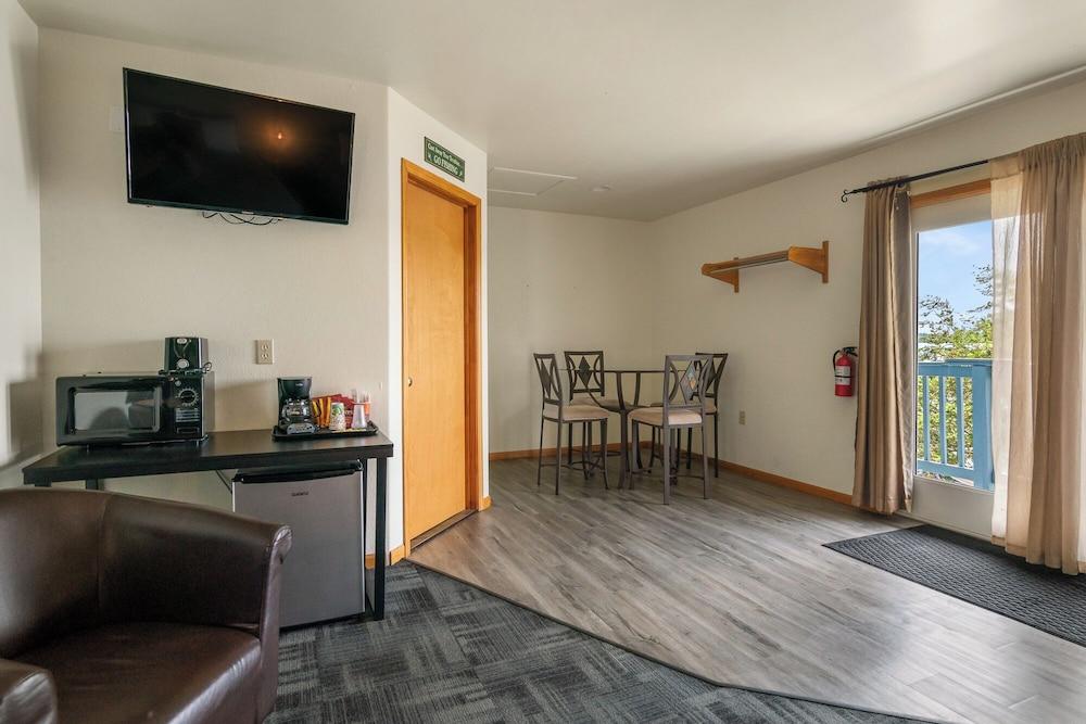 Fife Lake Lodge photo 9