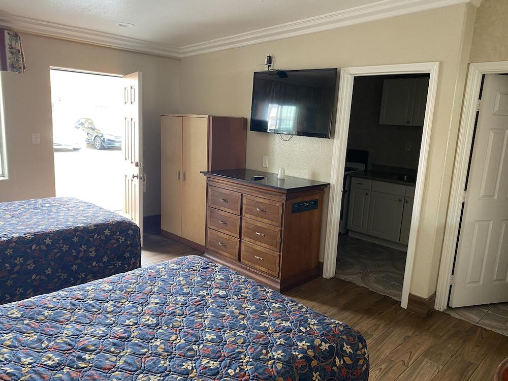 Palace Inn Oxnard photo 20