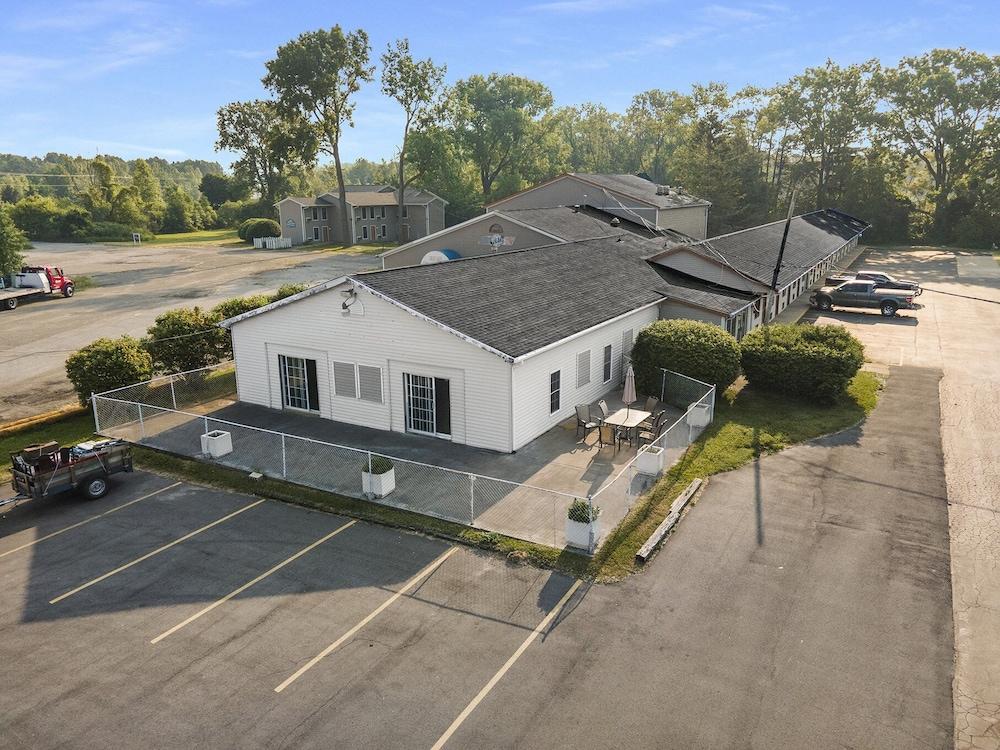 Great Lakes Inn and Suites photo 21