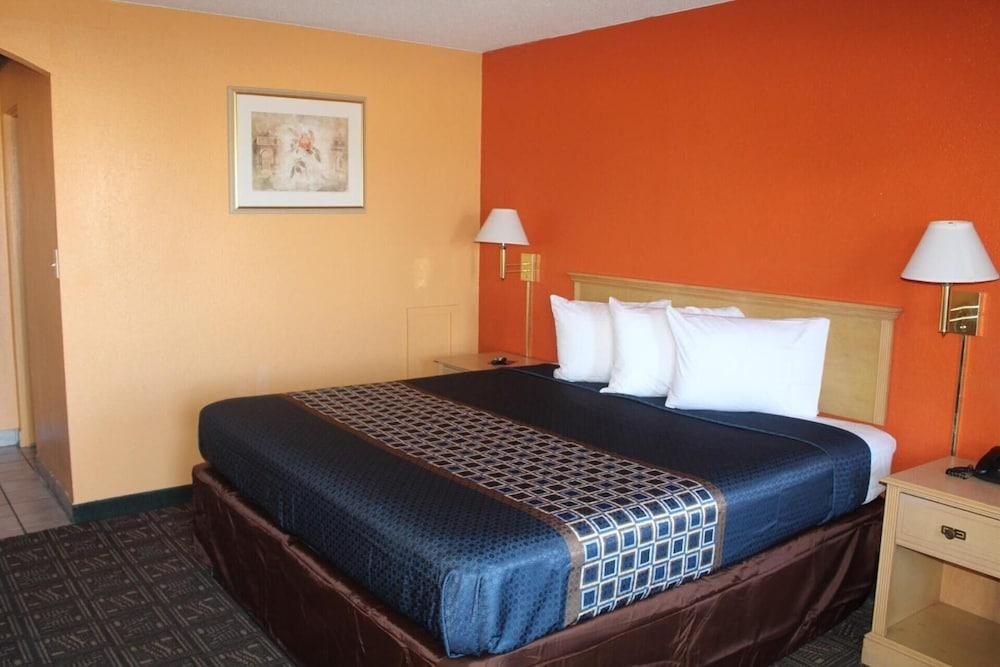 Hutchinson Inn photo 44