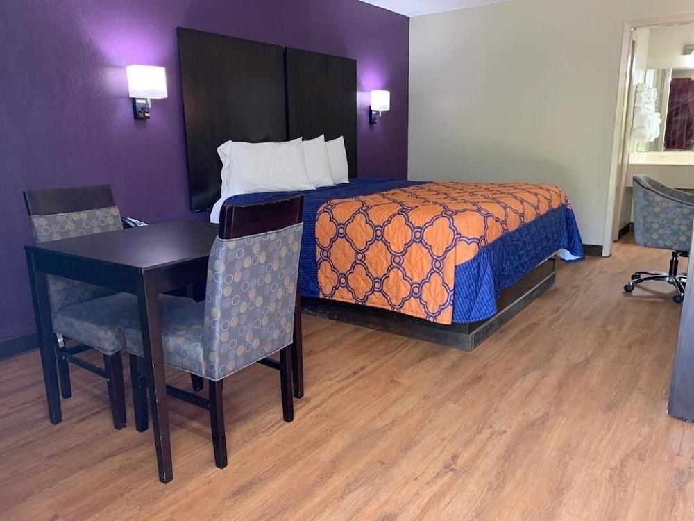 Relax Inn & Suites photo 7