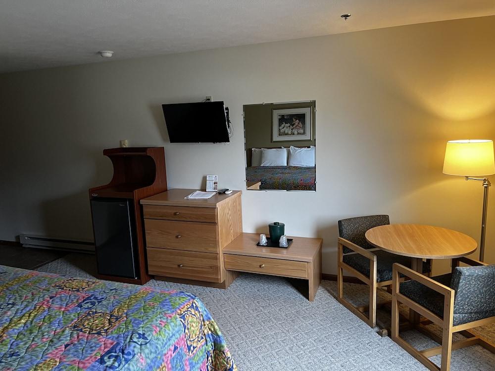 Budget Host Inn & Suites photo 8