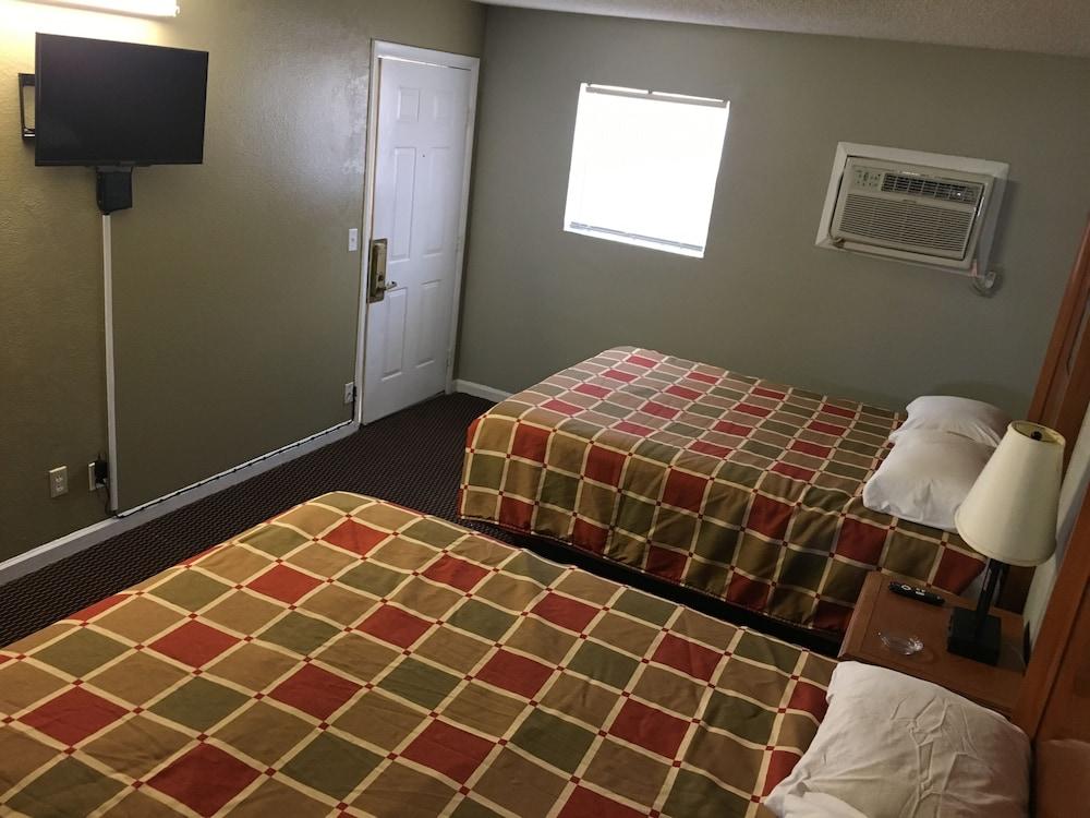 Red Carpet Motel photo 4