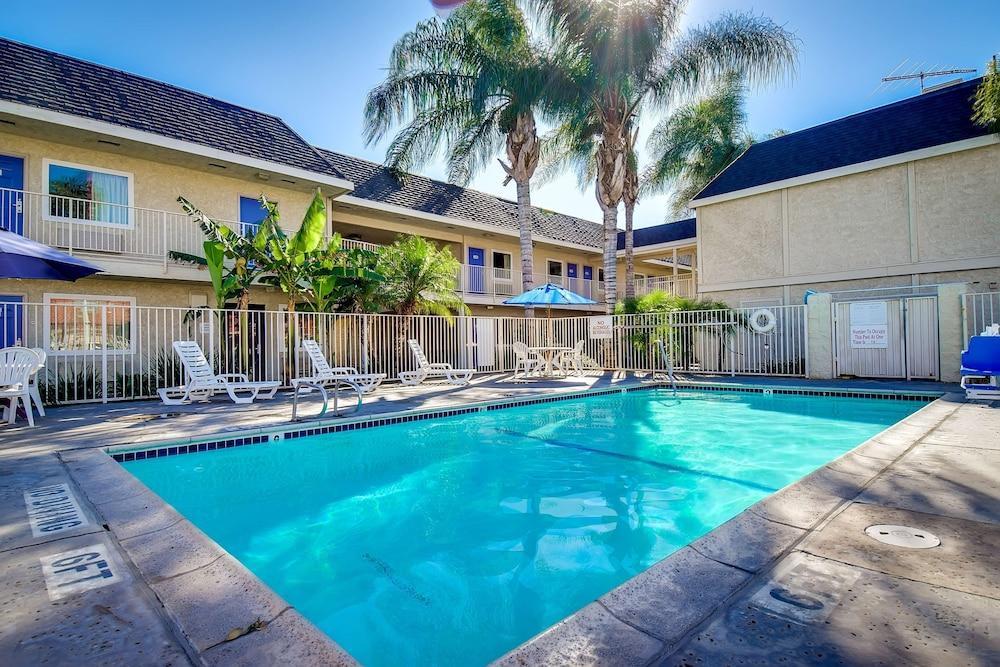 Motel 6 Riverside, CA - South photo 21