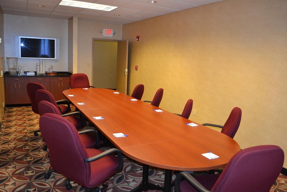 Holiday Inn Express & Suites Kent - University Area by IHG photo 55