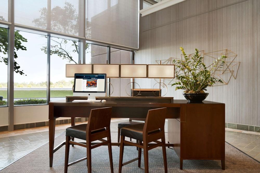 Hilton Chicago/Oak Brook Suites photo 48