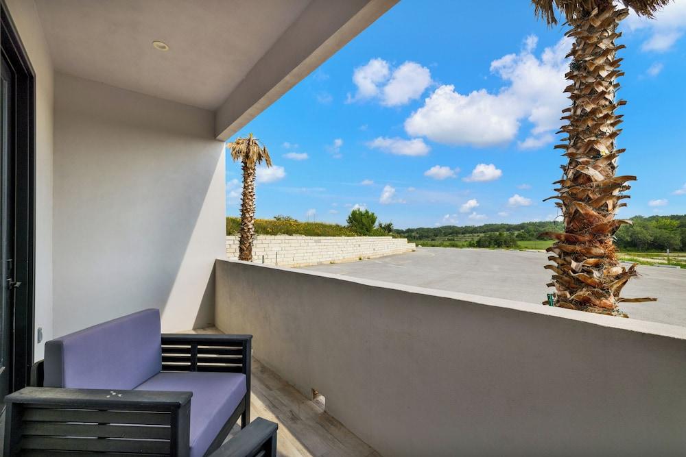 The Bentley Hotel - James Bond Suite - Pool View photo 29