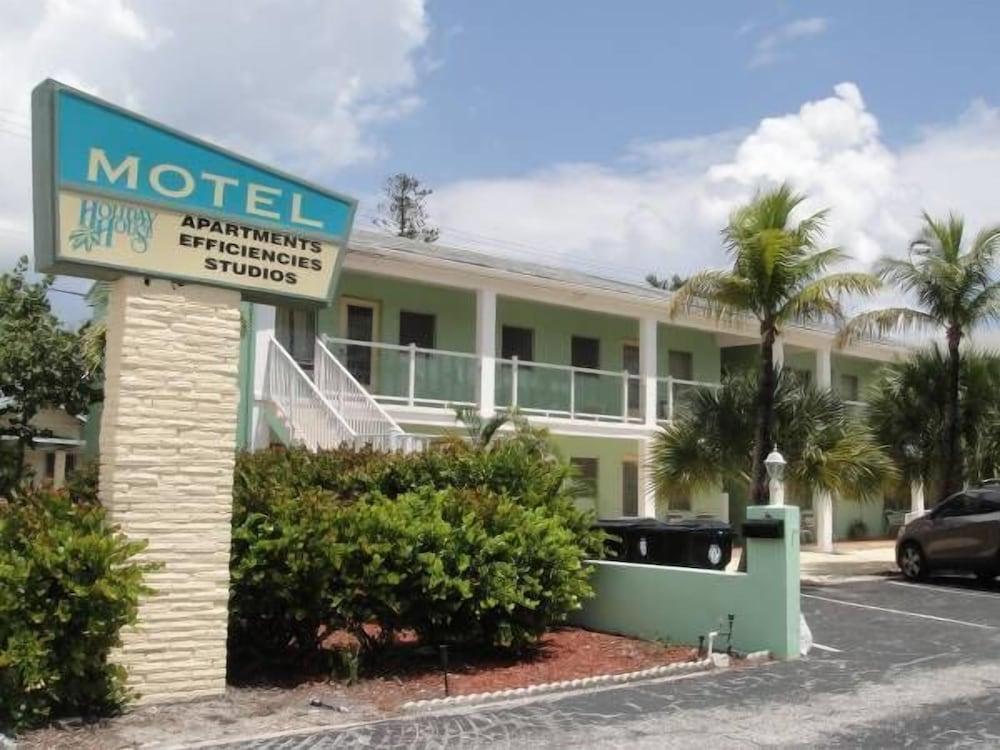 Holiday House Motel photo 22