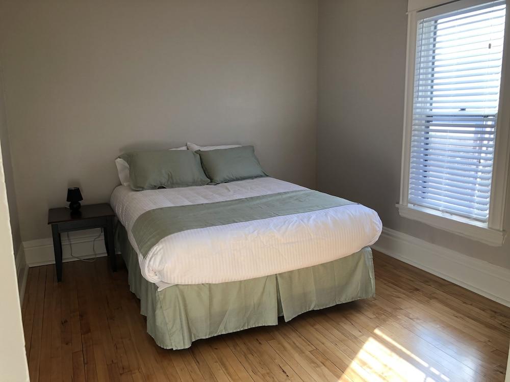 Midtown Manor photo 2