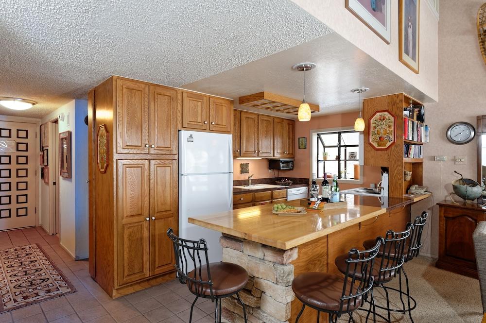 The Crestwood Condominiums photo 32