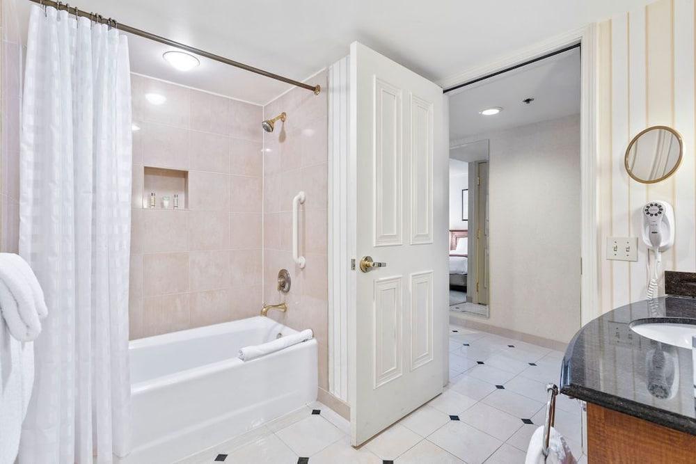 CozySuites at Showboat photo 74