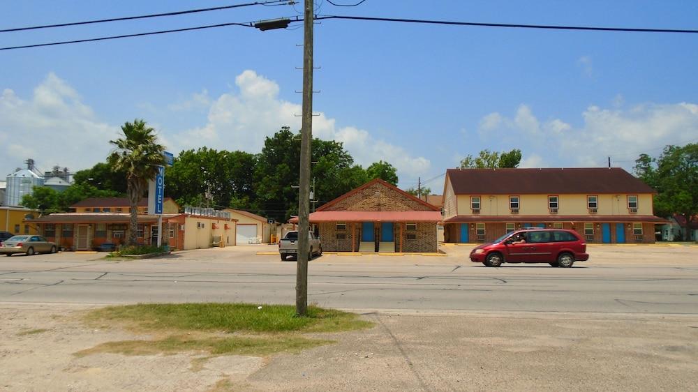 Town House Motel photo 39