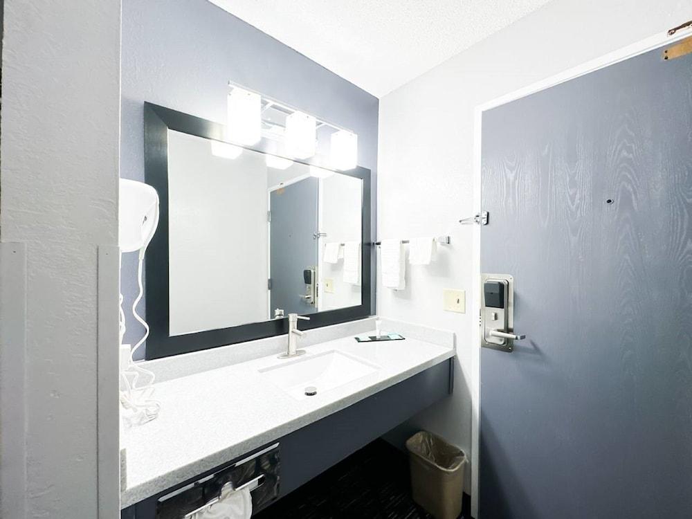 Blaine Town Inn & Suites photo 19