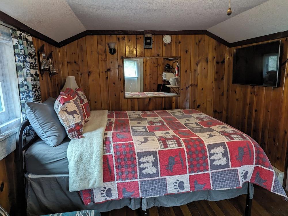 Ponderosa Pines Inn and Cabins photo 57