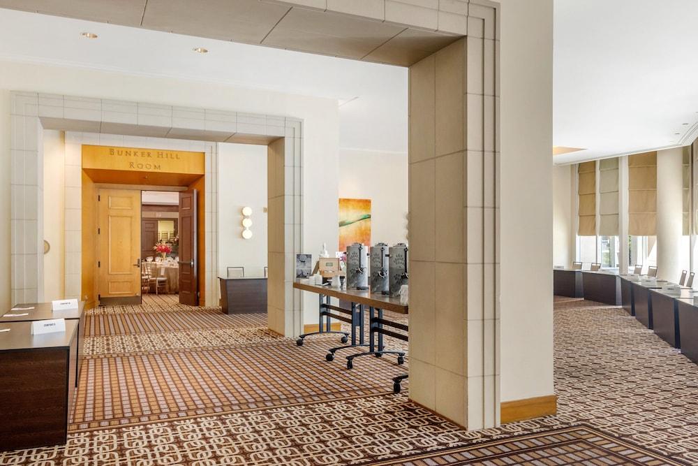 Omni Los Angeles Hotel at California Plaza photo 2