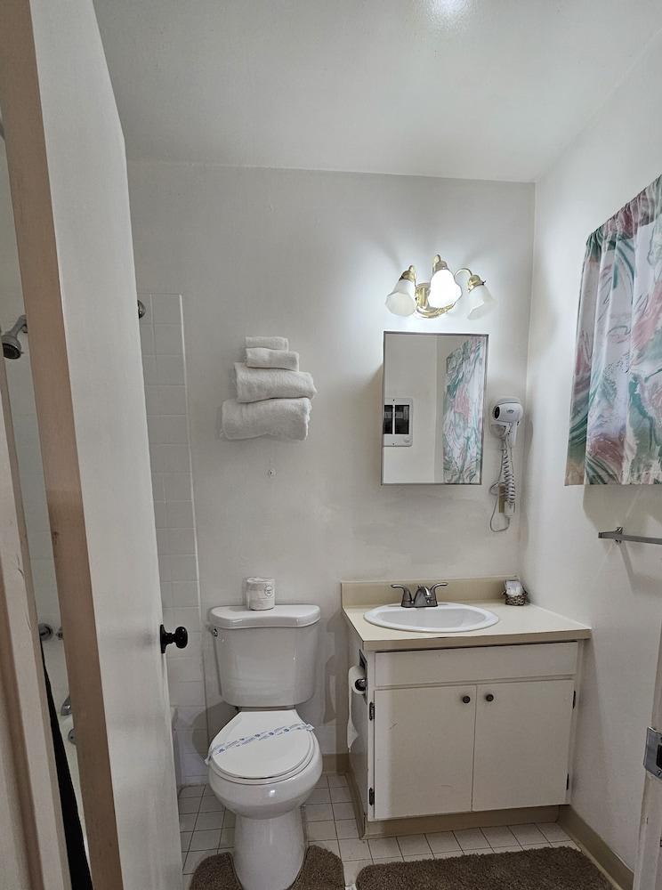 Cedar Lodge Motel photo 58